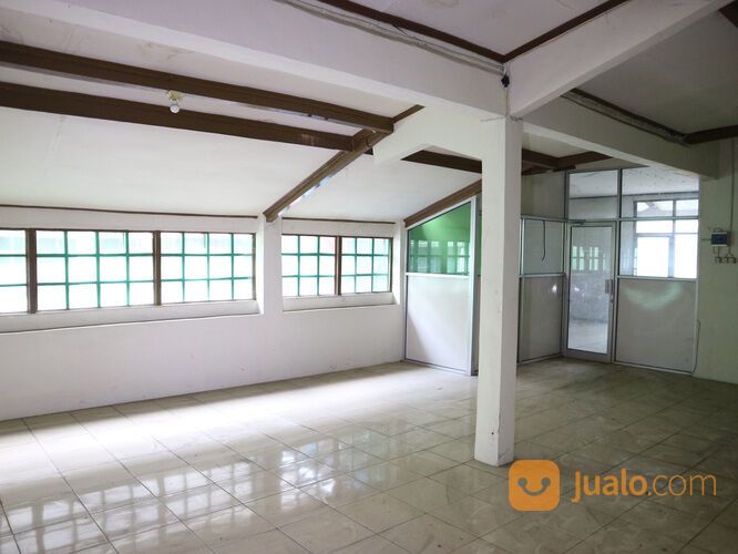 Rumah Toko Di Jalan Raya Solo Tawangmangu