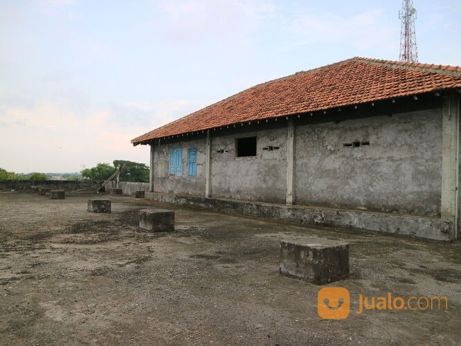 Rumah Toko Di Jalan Raya Solo Tawangmangu