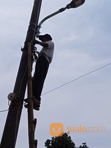 lampu pju led plus pemasangan