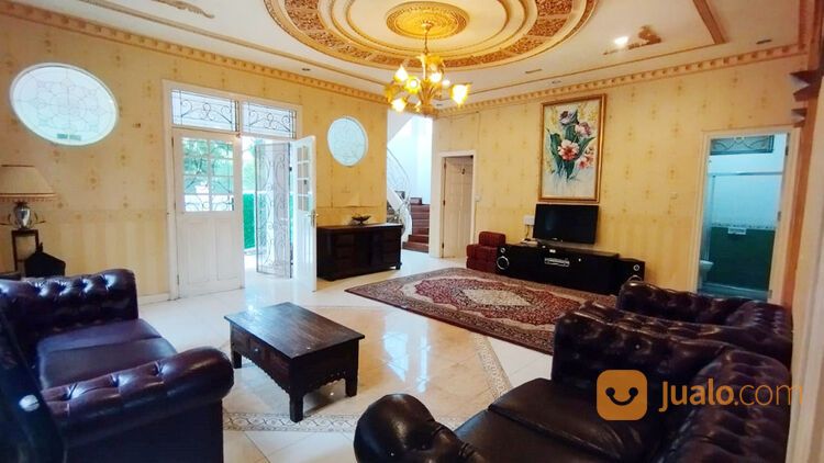 Sewa Villa di Kota Bunga Little Venice Puncak Dengan Kolam Renang View Danau Little Venice