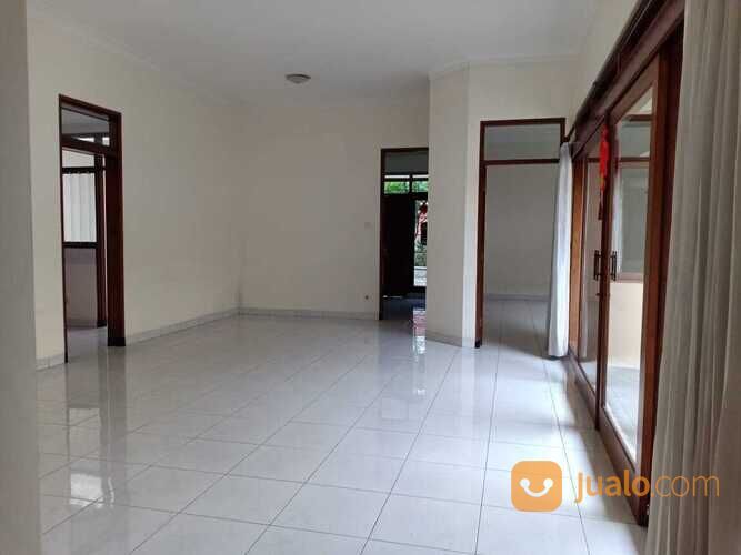 Rumah Siap Huni di Komplek Singgasana Pradana dekat Mekar Wangi Cibaduyut