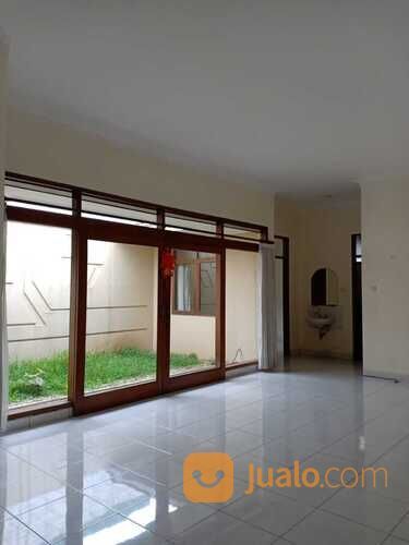 Rumah Siap Huni di Komplek Singgasana Pradana dekat Mekar Wangi Cibaduyut