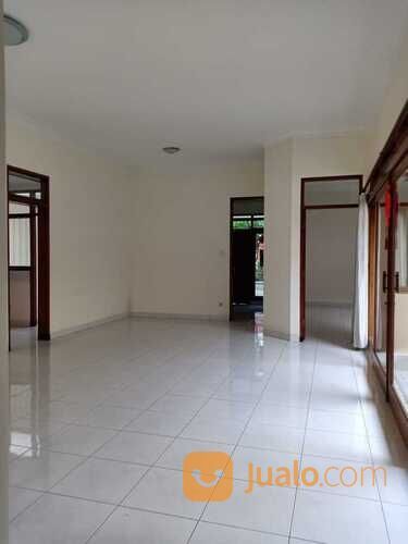 Rumah Siap Huni di Komplek Singgasana Pradana dekat Mekar Wangi Cibaduyut