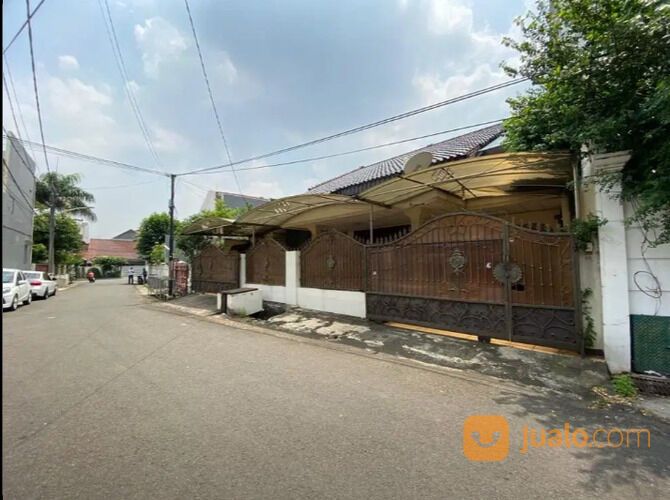 Rumah Luas di Dalam Komplek Gudang Peluru, Tebet Jalan 2 Mobil