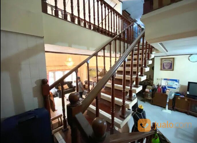 Rumah Luas di Dalam Komplek Gudang Peluru, Tebet Jalan 2 Mobil