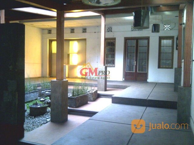 RUMAH DAGO STRATEGIS UNTUK KANTOR ATAU CAFE