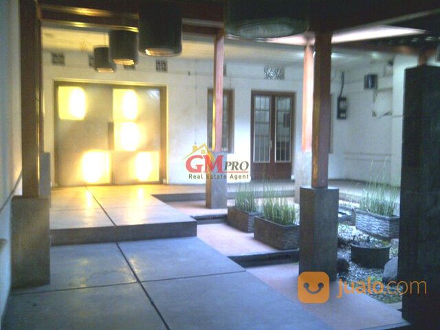 RUMAH DAGO STRATEGIS UNTUK KANTOR ATAU CAFE