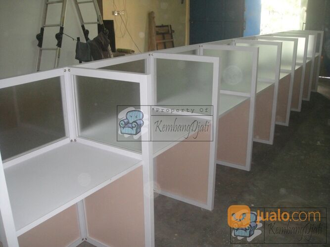 Kontraktor Meja Partisi Kantor Bahan Multiplek HPL