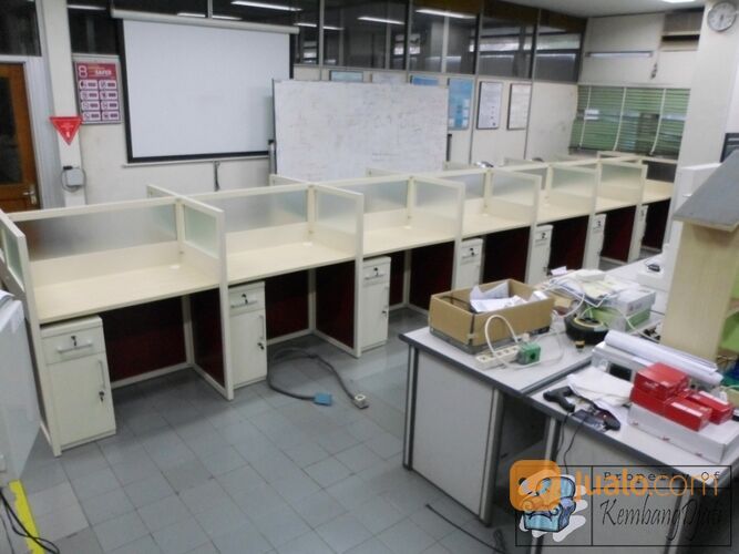 Kontraktor Meja Partisi Kantor Bahan Multiplek HPL