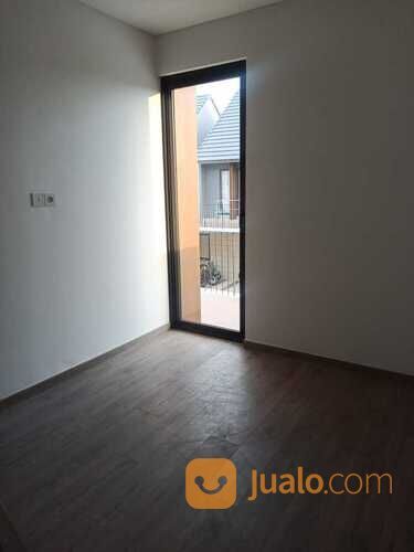 RUMAH DLM CLUSTER DI WISTERIA METLAND CAKUNG