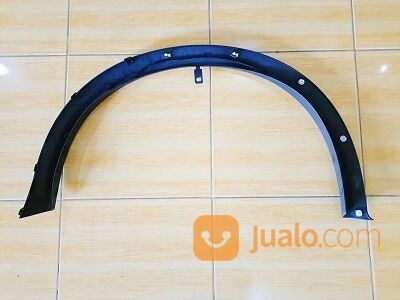 Moulding fender depan Nissan Juke sebelah kanan