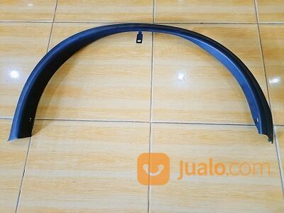 Moulding fender depan Nissan Juke sebelah kanan