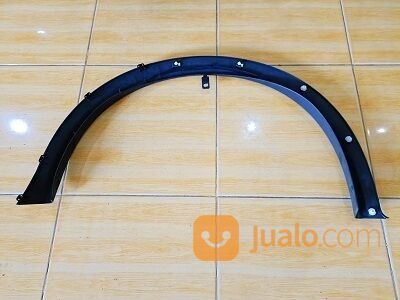 Moulding fender depan Nissan Juke sebelah kanan