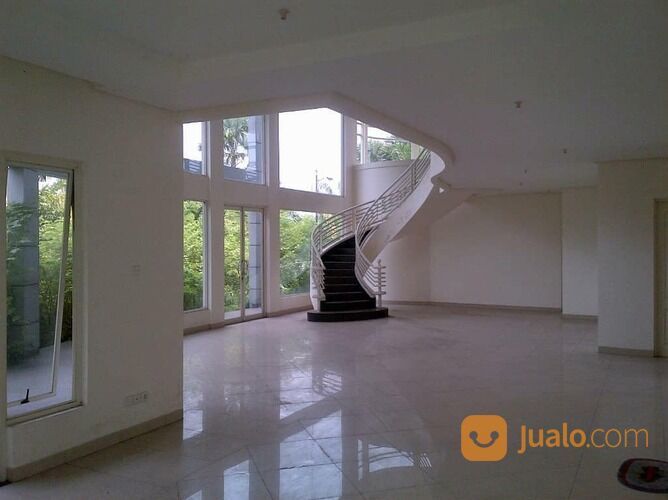 Rumah Dian Istana Wiyung Surabaya Mewah Luas 756 m2 Garasi 6 mobil