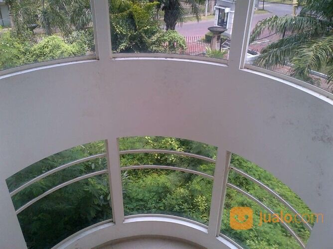 Rumah Dian Istana Wiyung Surabaya Mewah Luas 756 m2 Garasi 6 mobil