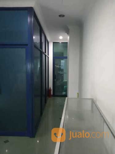 Gedung Kantor di Jembatan Besi, Tambora, Jakarta Barat