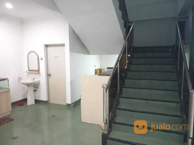 Gedung Kantor di Jembatan Besi, Tambora, Jakarta Barat