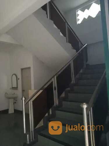 Gedung Kantor di Jembatan Besi, Tambora, Jakarta Barat