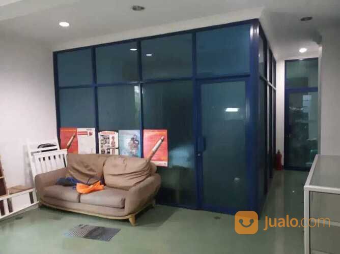 Gedung Kantor di Jembatan Besi, Tambora, Jakarta Barat