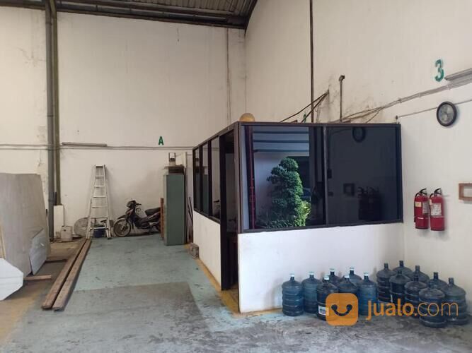 Gudang Siap Pakai Komplek Raya Manukan Wetan 60 Jalan Lebar