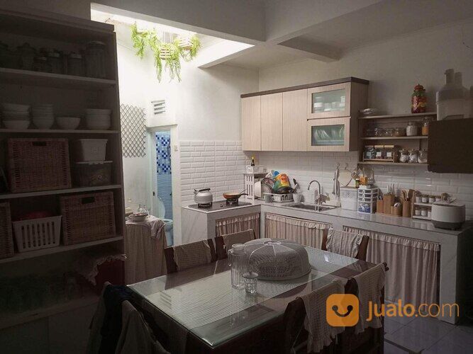 Rumah Strategis Dua Lantai Pusat kota Sukabumi