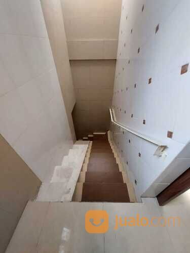 Rumah Di Taman Wisata Regency