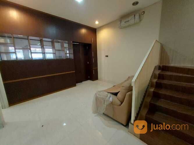 Rumah Di Taman Wisata Regency