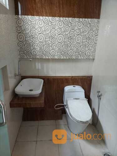 Rumah Di Taman Wisata Regency