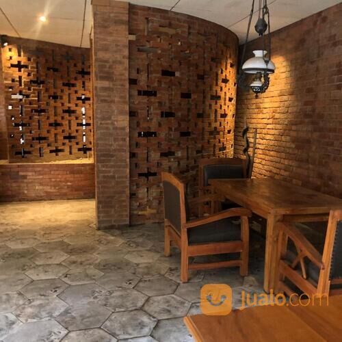 BANGUNAN KOMERSIAL DI PUSAT KOTA MAKASSAR