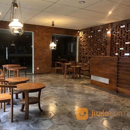 BANGUNAN KOMERSIAL DI PUSAT KOTA MAKASSAR