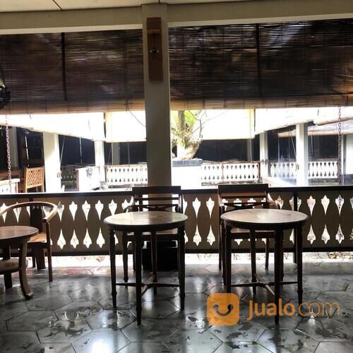 BANGUNAN KOMERSIAL DI PUSAT KOTA MAKASSAR