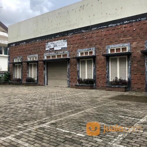 BANGUNAN KOMERSIAL DI PUSAT KOTA MAKASSAR