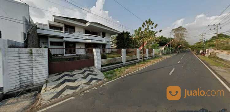 RUMAH DI SENTOT PRAWIRODIRJO JEMBER DI TENGAH KOTA COCOK UNTUK USAHA