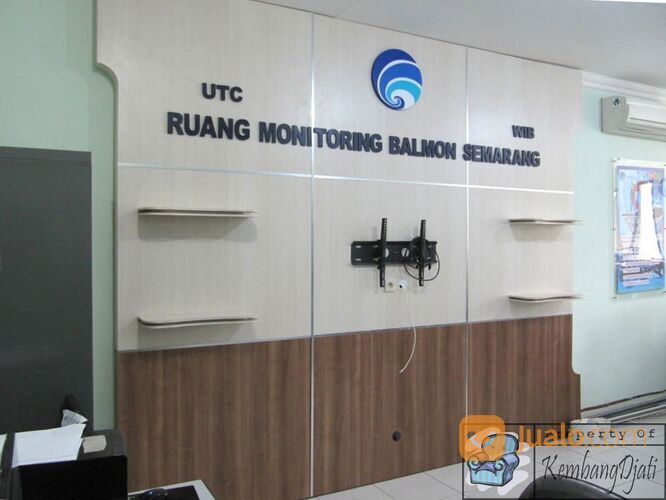 Backdrop Dinding Kantor Dengan Logo Dan Nama Perusahaan