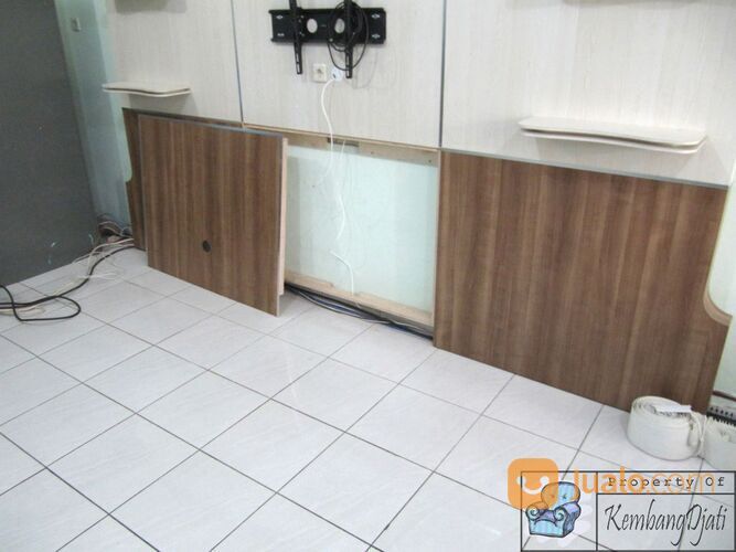 Backdrop Dinding Kantor Dengan Logo Dan Nama Perusahaan