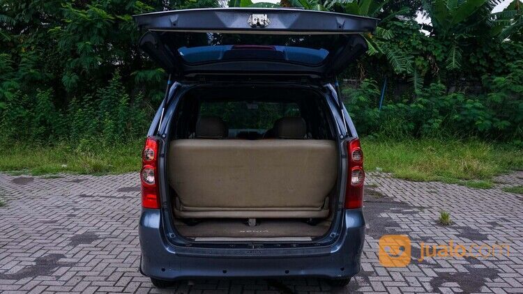 Daihatsu Xenia 1.0 Li Family MT 2011 Abu-abu