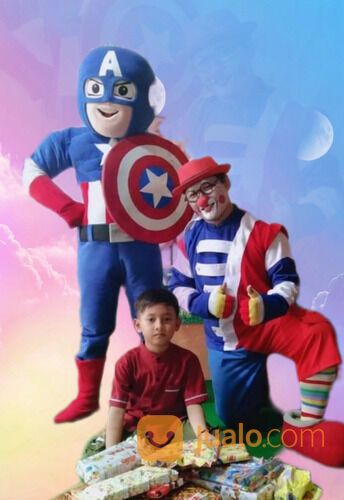 Avenger dan badut robot