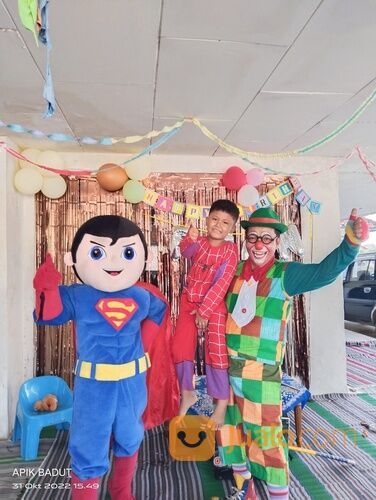 Avenger dan badut robot