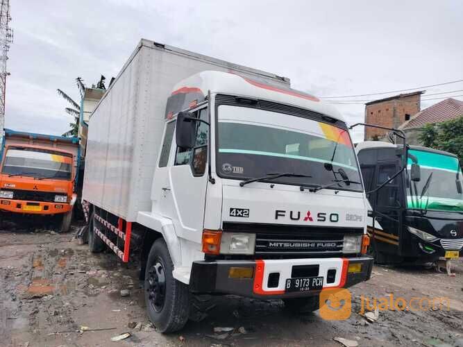 FULL BOX MITSUBISHI fuso tahun : 2014 engkel