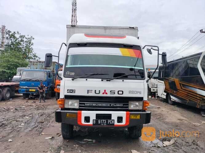 FULL BOX MITSUBISHI fuso tahun : 2014 engkel