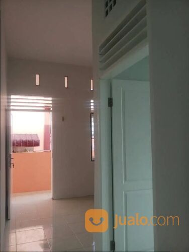 Kamar Kos luas 30 m2 dengan kamar mandi + ruang tamu sendiri.