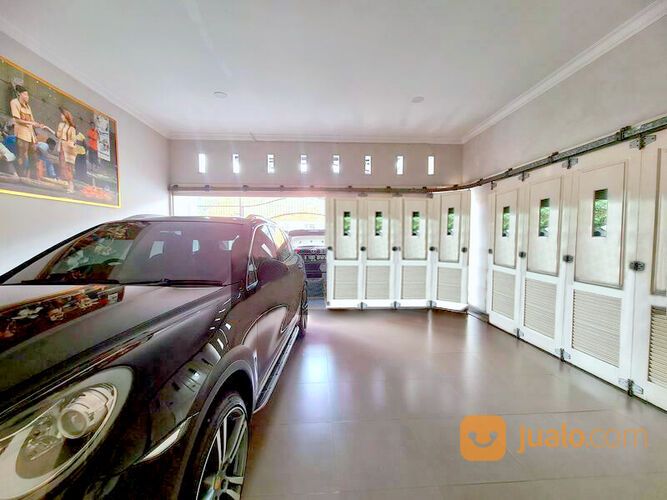 Rumah Mewah Harga Miring Full Furnished Bergaya Klasik di Tebet Timur Jakarta Selatan