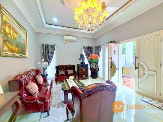 Rumah Mewah Harga Miring Full Furnished Bergaya Klasik di Tebet Timur Jakarta Selatan