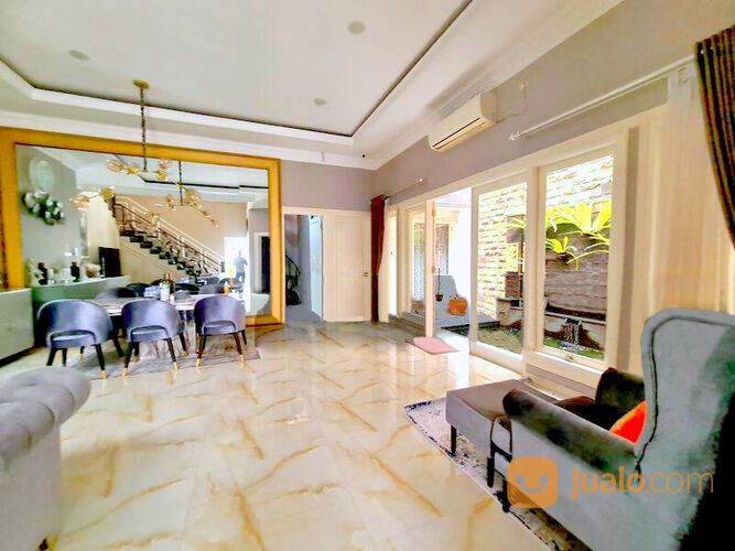 Rumah Mewah Harga Miring Full Furnished Bergaya Klasik di Tebet Timur Jakarta Selatan