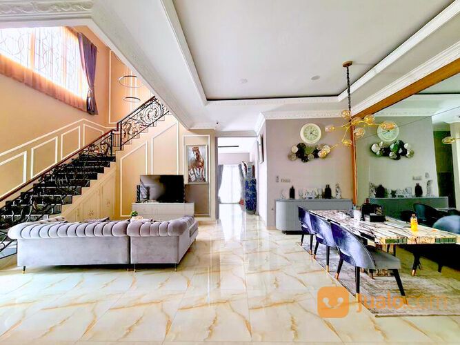 Rumah Mewah Harga Miring Full Furnished Bergaya Klasik di Tebet Timur Jakarta Selatan