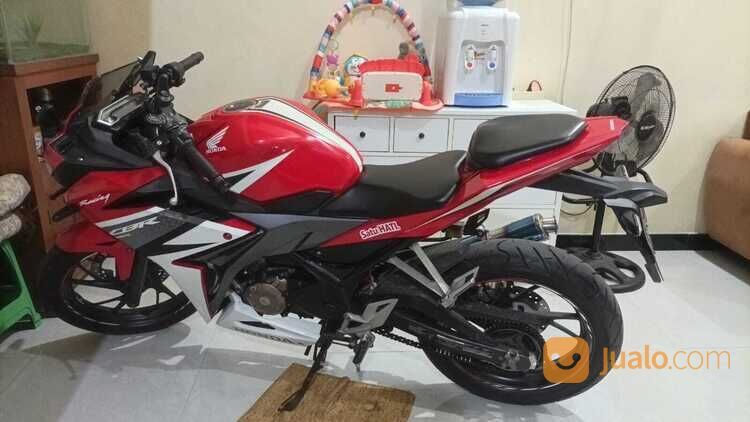 CBR 150R warna Merah Putih