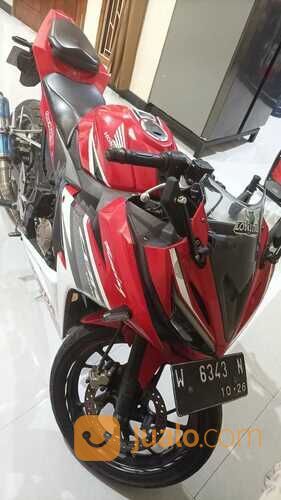 CBR 150R warna Merah Putih