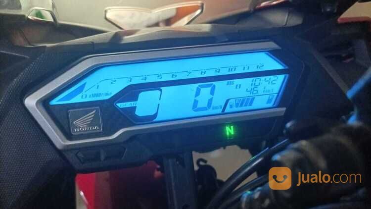 CBR 150R warna Merah Putih