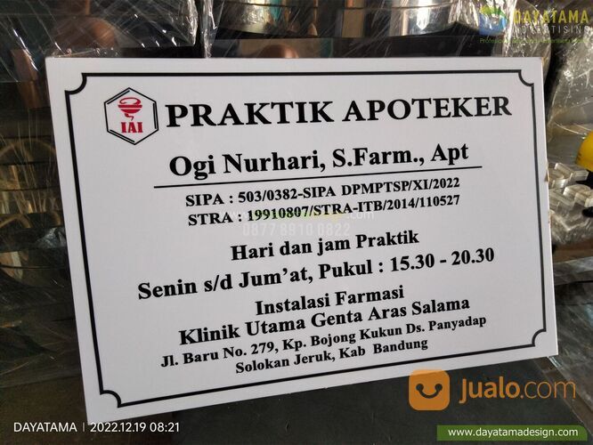Plang Nama Prakter Dokter dan Jadwal Apoteker