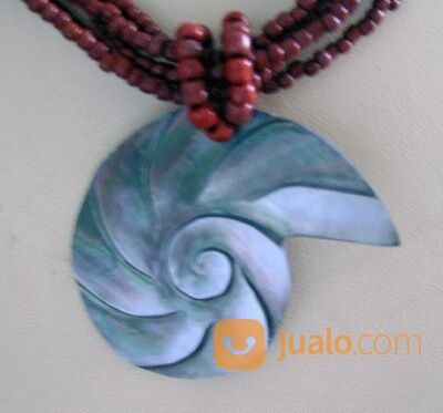 Aksesoris Kalung dari Kulit Kerang